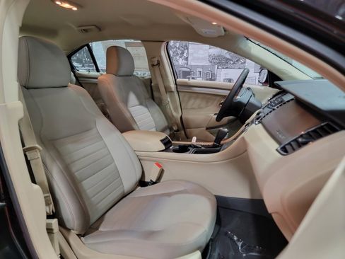Used 2018 Ford Taurus SE image 18