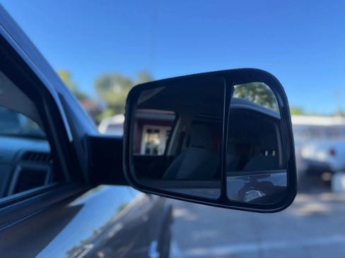 Used 2018 RAM 2500 Tradesman w/ Chrome Appearance Group AWD/4WD image 4