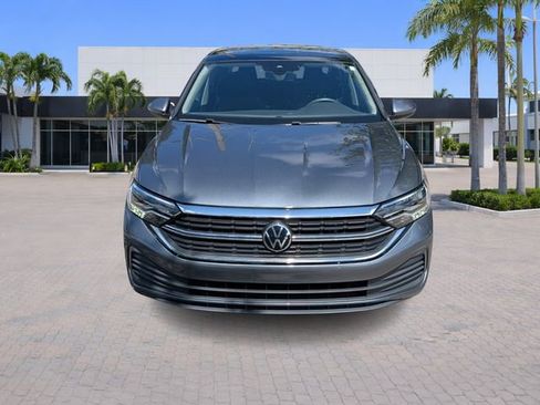 Used 2023 Volkswagen Jetta SE w/ Panoramic Sunroof Package FWD image 2
