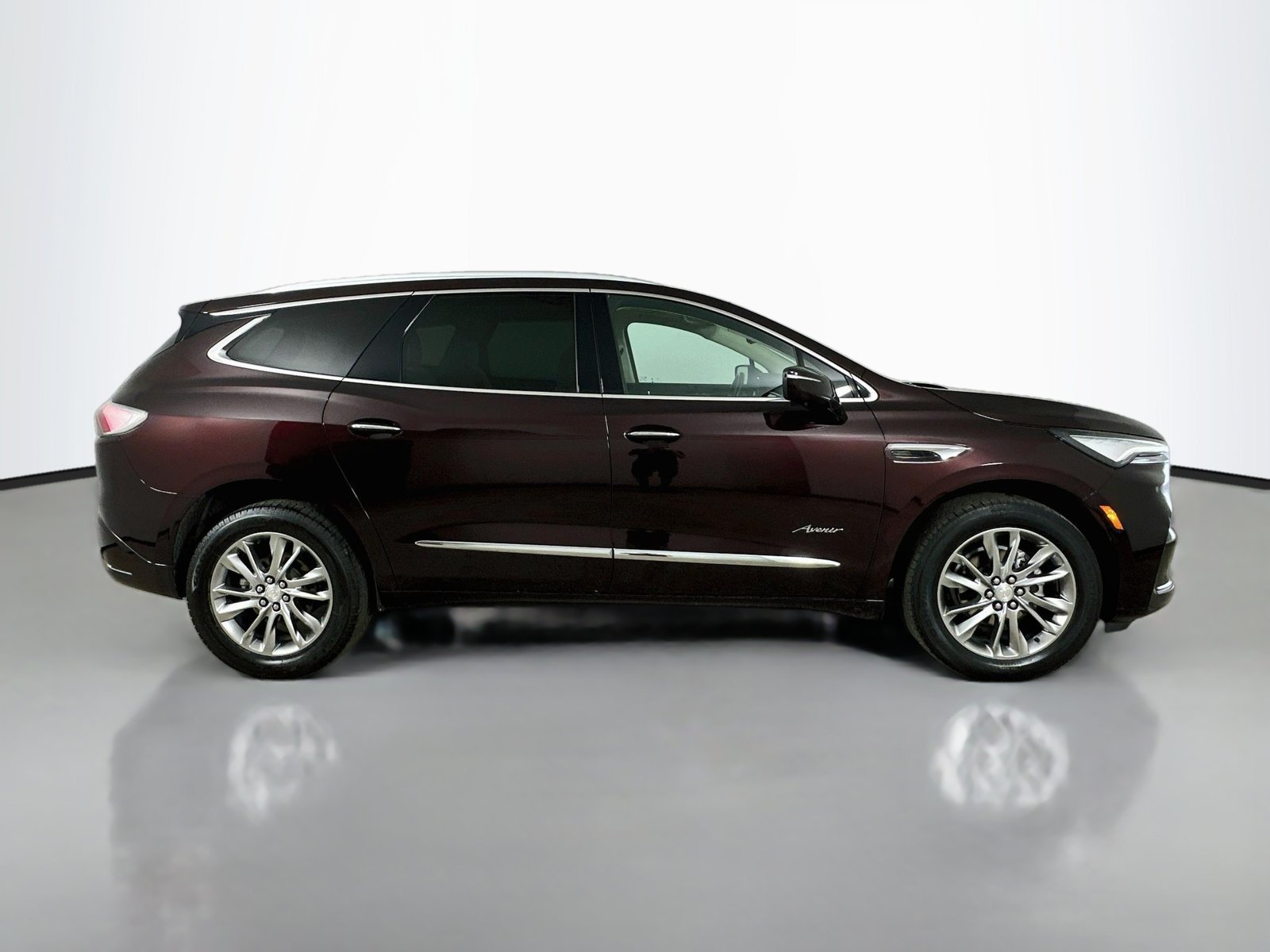 Used 2022 Buick Enclave Avenir w/ Avenir Technology Package AWD/4WD image 4