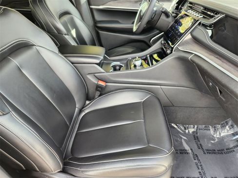 Used 2024 Jeep Grand Cherokee Limited 4xe image 19