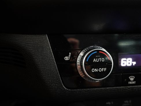 Used 2023 Mitsubishi Outlander SE image 24