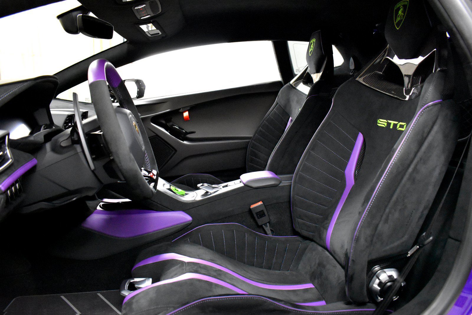 Used 2023 Lamborghini Huracan STO RWD image 30