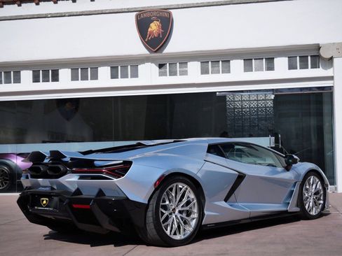 Used 2025 Lamborghini Revuelto Base image 4