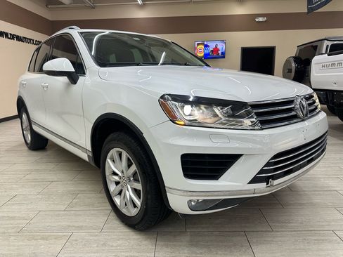 Used 2015 Volkswagen Touareg Sport image 5