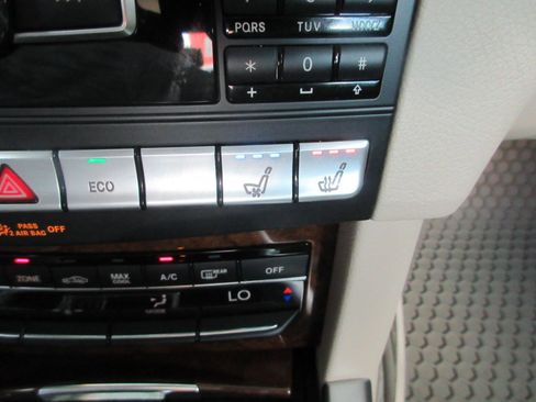 Used 2014 Mercedes-Benz E 550 4MATIC Sedan image 25