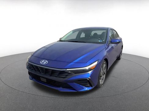 Used 2025 Hyundai Elantra SEL image 7