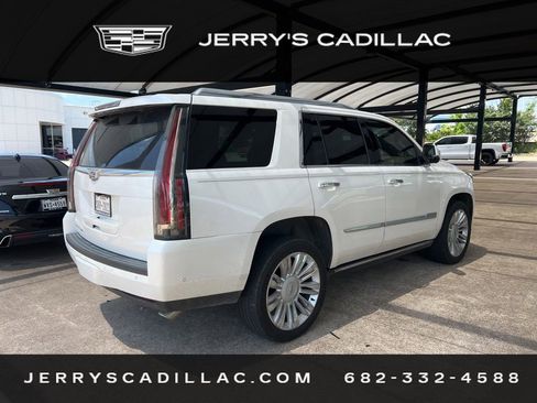 Used 2019 Cadillac Escalade Platinum AWD/4WD image 4