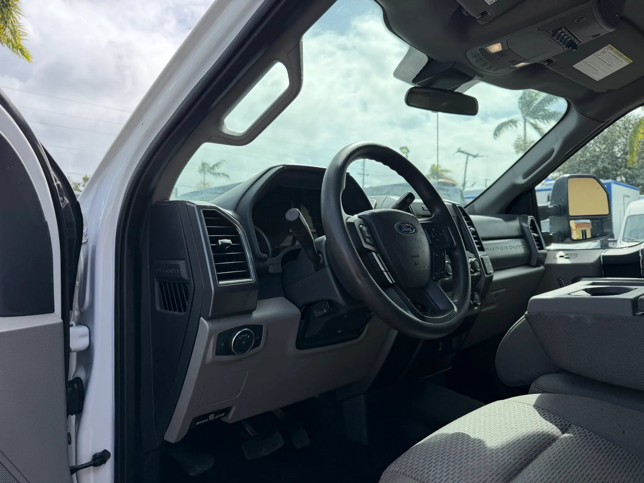 Used 2022 Ford F350 4x4 Crew Cab XLT image 10