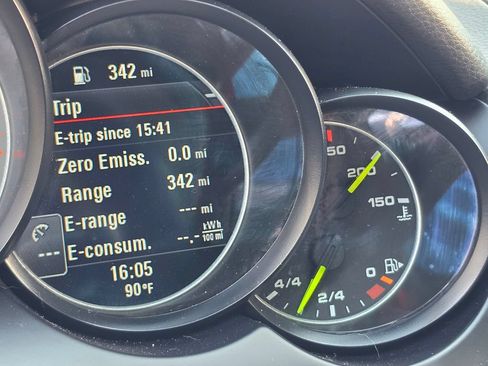 Used 2016 Porsche Cayenne S AWD/4WD image 23