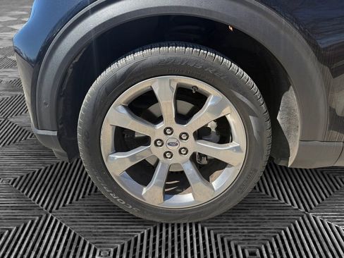 Used 2020 Ford Explorer Platinum w/ Premium Technology Package image 14