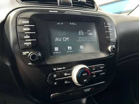 Used 2019 Kia Soul + FWD image 14