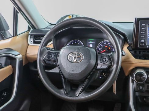 Used 2021 Toyota RAV4 LE image 12
