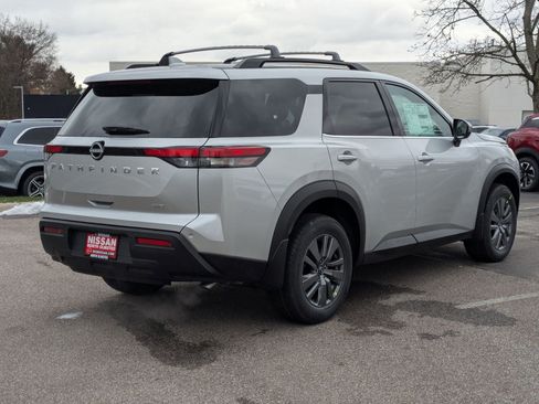 New 2025 Nissan Pathfinder SV image 2