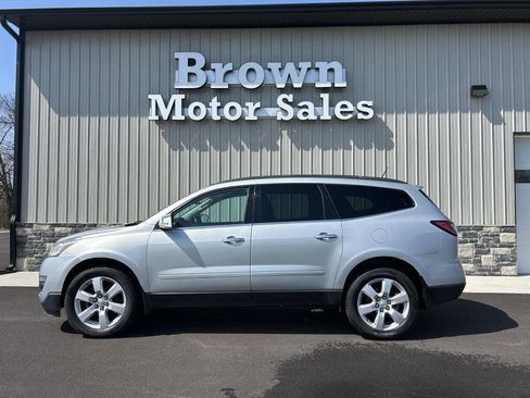 Used 2017 Chevrolet Traverse LT w/ Traveler's Package image 2