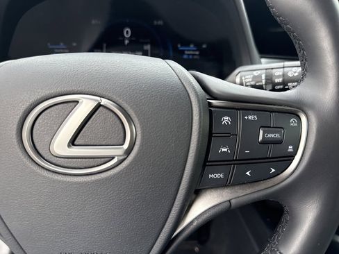 Used 2025 Lexus UX 300h AWD image 40