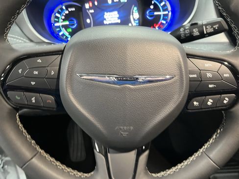 Used 2024 Chrysler Pacifica Select image 20