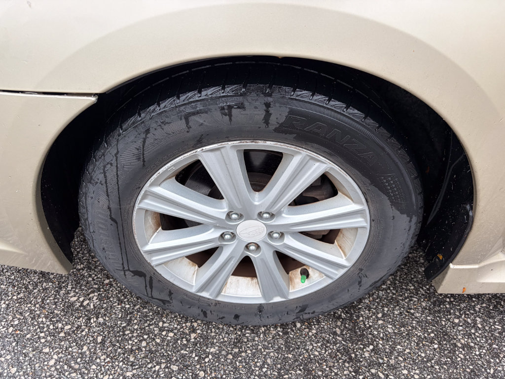 Used 2010 Subaru Legacy 2.5i Premium w/ Appearance Package 1C AWD/4WD image 15