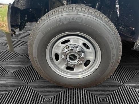 New 2025 Ford F250 XL w/ FX4 Off-Road Package AWD/4WD image 14