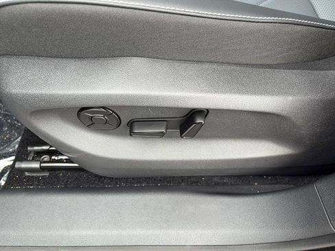 New 2026 Volkswagen Tiguan SE R-Line AWD/4WD image 13
