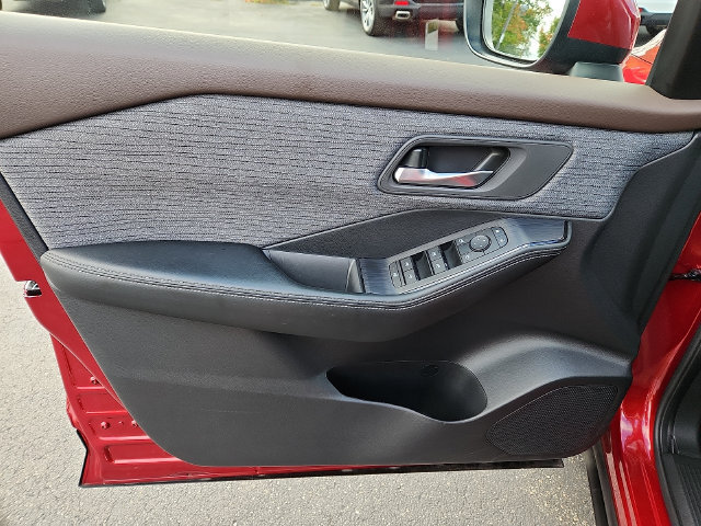 Used 2023 Nissan Rogue SV AWD/4WD image 13