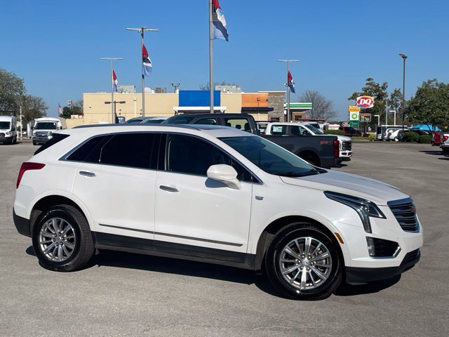 Used 2018 Cadillac XT5 Luxury w/ Driver Awareness Package AWD/4WD image 2