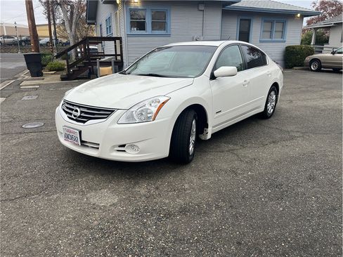 Used 2010 Nissan Altima Hybrid Sedan image 3