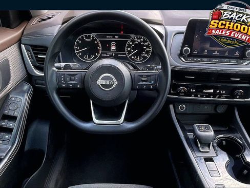Used 2023 Nissan Rogue SV FWD image 5