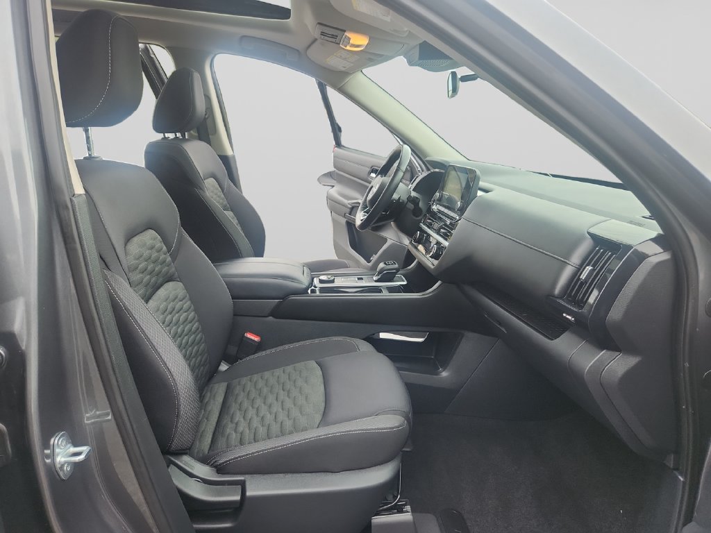 Used 2022 Nissan Pathfinder SV w/ SV Premium Package AWD/4WD image 17