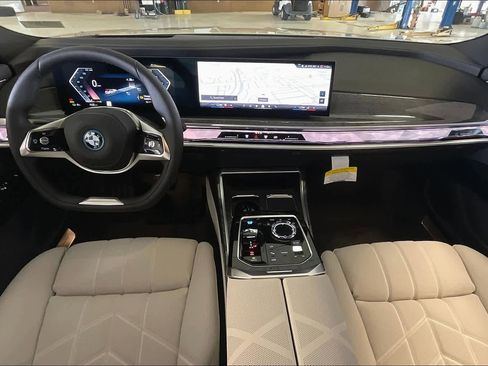 Used 2025 BMW i7 eDrive50 image 5
