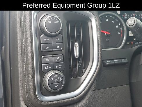 Used 2021 Chevrolet Silverado 1500 LTZ w/ Technology Package AWD/4WD image 11