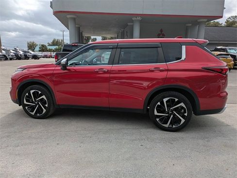 Used 2022 Mitsubishi Outlander SE image 7