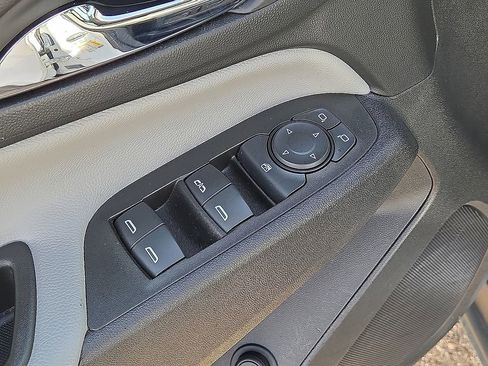 Used 2024 Chevrolet Equinox LT image 22