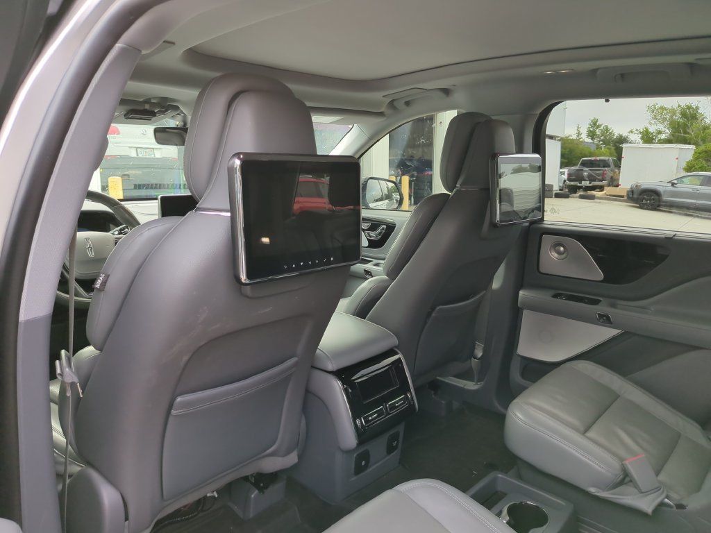 Used 2021 Lincoln Aviator Reserve w/ Equipment Group 202A AWD/4WD image 8
