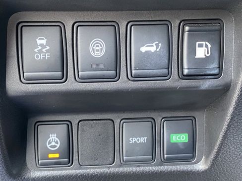 Used 2018 Nissan Rogue SL image 17