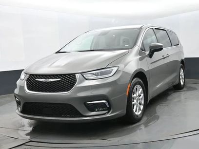 Used 2023 Chrysler Pacifica Touring-L