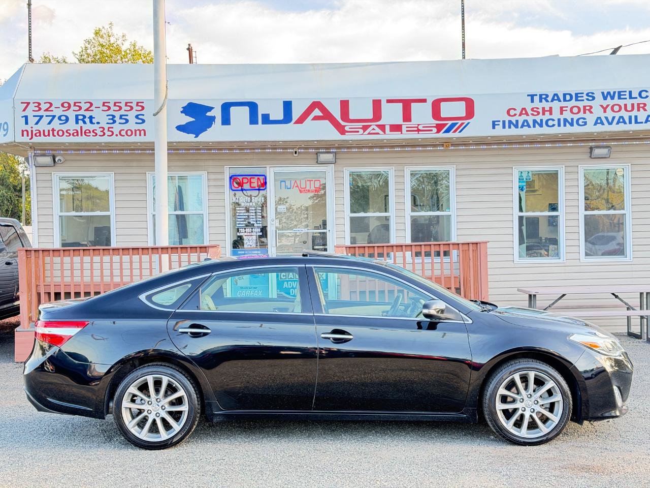 Used 2015 Toyota Avalon XLE Touring FWD image 3
