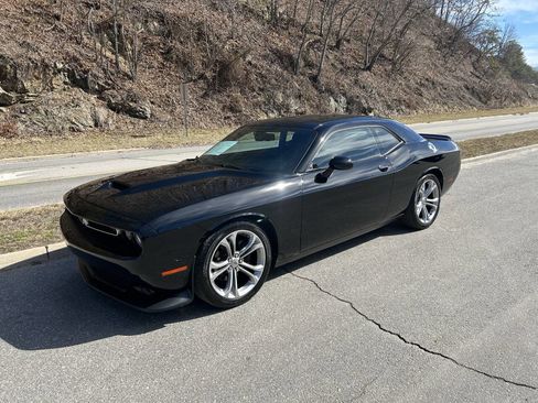 Used 2020 Dodge Challenger R/T image 2