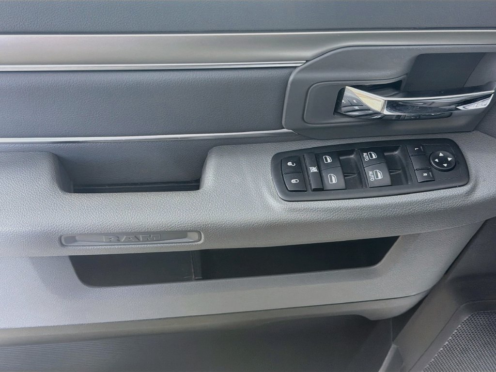Used 2019 RAM 1500 Classic SLT AWD/4WD image 18