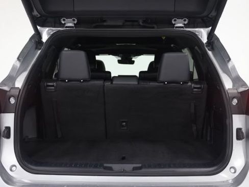 Used 2024 Toyota Highlander XSE FWD image 14