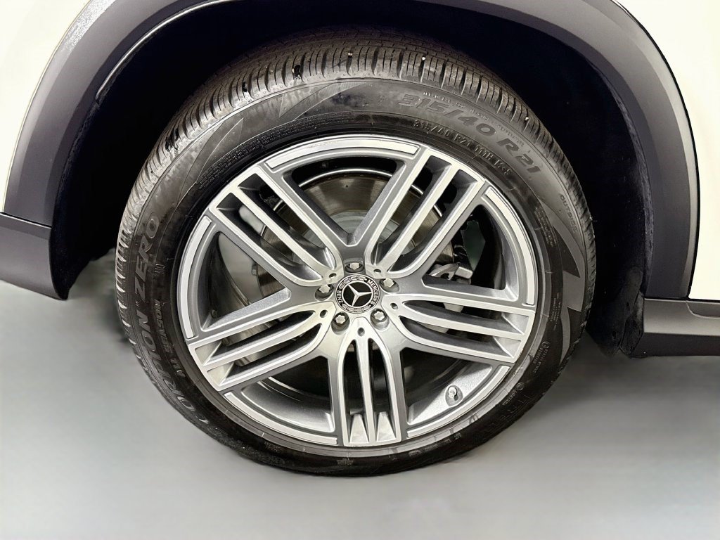 Used 2025 Mercedes-Benz GLS 450 4MATIC image 32