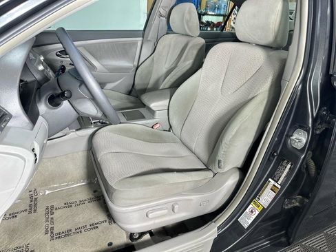 Used 2010 Toyota Camry SE FWD image 20