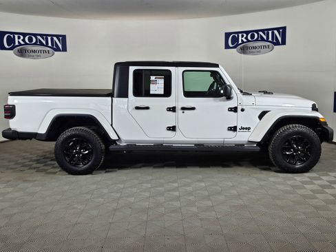 Used 2022 Jeep Gladiator Sport AWD/4WD image 6