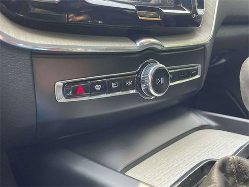 Used 2021 Volvo XC60 T5 Inscription w/ Protection Package Premier image 30