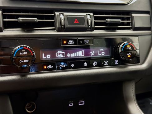 Used 2025 Nissan Pathfinder S FWD image 10