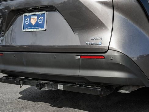 Used 2021 Toyota Sienna XLE image 10