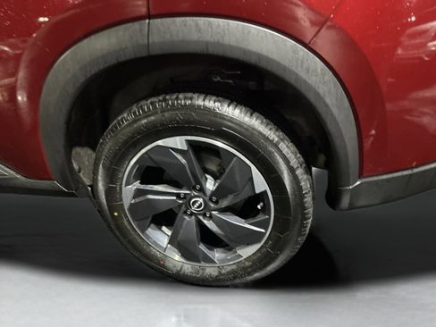 Used 2025 Nissan Rogue SV image 10