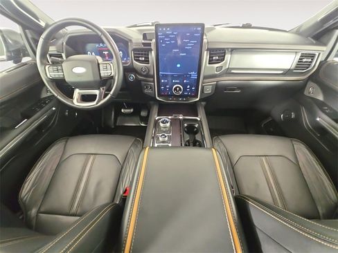 Used 2024 Ford Expedition Platinum image 10