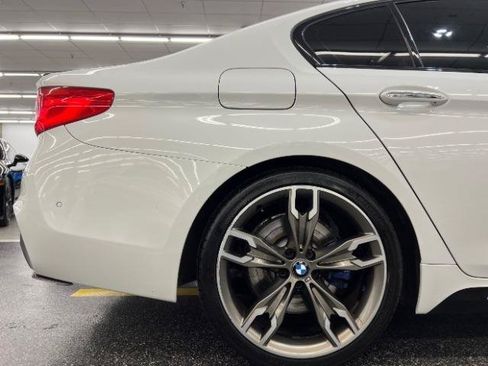 Used 2018 BMW M550i xDrive AWD/4WD image 40