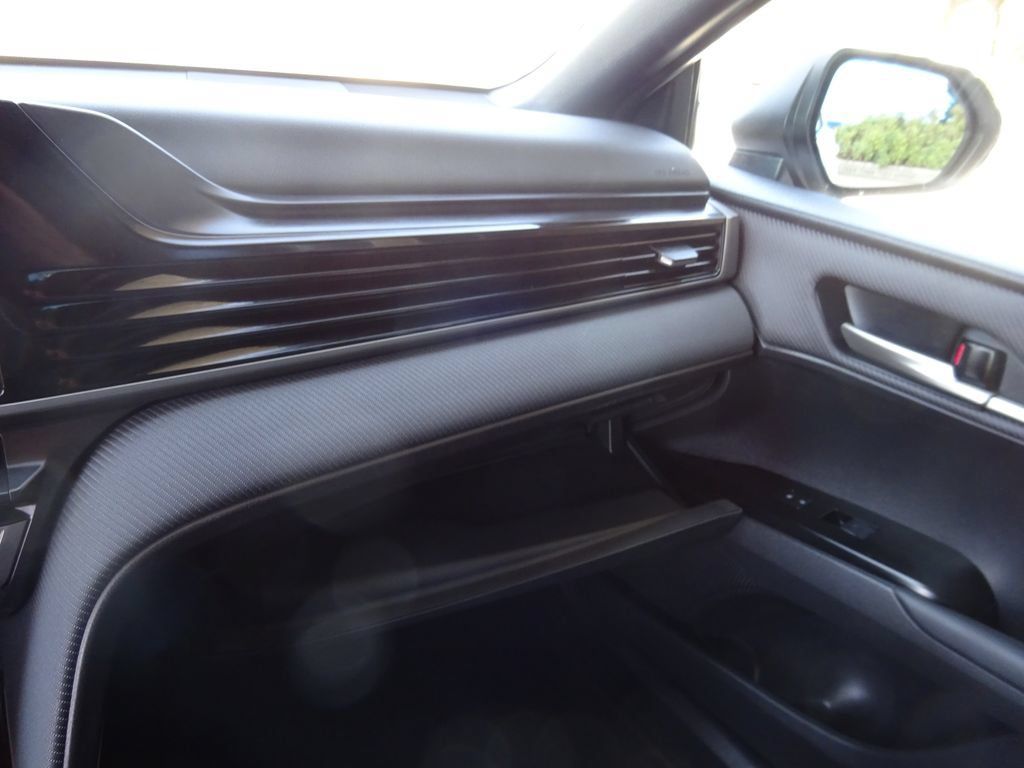 Used 2025 Toyota Camry SE FWD image 27